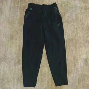 EUC Women’s Nike Sportswear Tech Joggers, Black Size Small